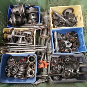 DIVERSES PIÈCES DE BOITES À VITESSES PORSCHE 964/4