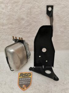 MOTEUR D'ESSUIE GLACE AR ET CADRE DE MONTAGE PORSCHE 911 / 91162806300 / 91162803701 / N°6040