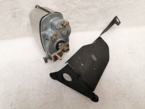 MOTEUR D'ESSUI GLACE AR ET CADRE DE MONTAGE PORSCHE 911 / 91162806300 / 91162803701 / N°6040
