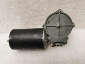 MOTEUR D'ESSUIE GLACE AV PORSCHE 911 CLASSIC / N°6041