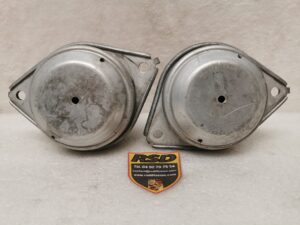 PALIER SUPPORT MOTEUR PORSCHE 964 / 96437504900 / 96437505000 / N°6131