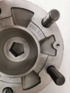 MOYEU DE ROUE AVANT PORSCHE 964 RS / 96434106604 / N°6165