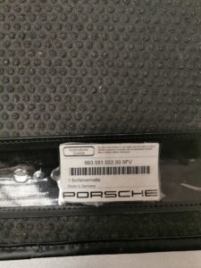 TAPIS DE SOL AVANT PASSAGER NOIR PORSCHE 993 / 993551022005FV / N°6160