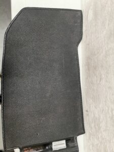 TAPIS DE SOL AVANT PASSAGER NOIR PORSCHE 993 / 993551022005FV / N°6160