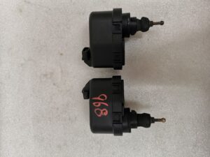 SERVOMOTEUR RÉGLAGE PORTÉE DES PHARES PORSCHE 968 / 94462490901 / N°6175