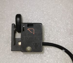 MICROCONTACTEUR DE CAPOTE PORSCHE 993 / 91161301500 / 91161301600 / N°6208