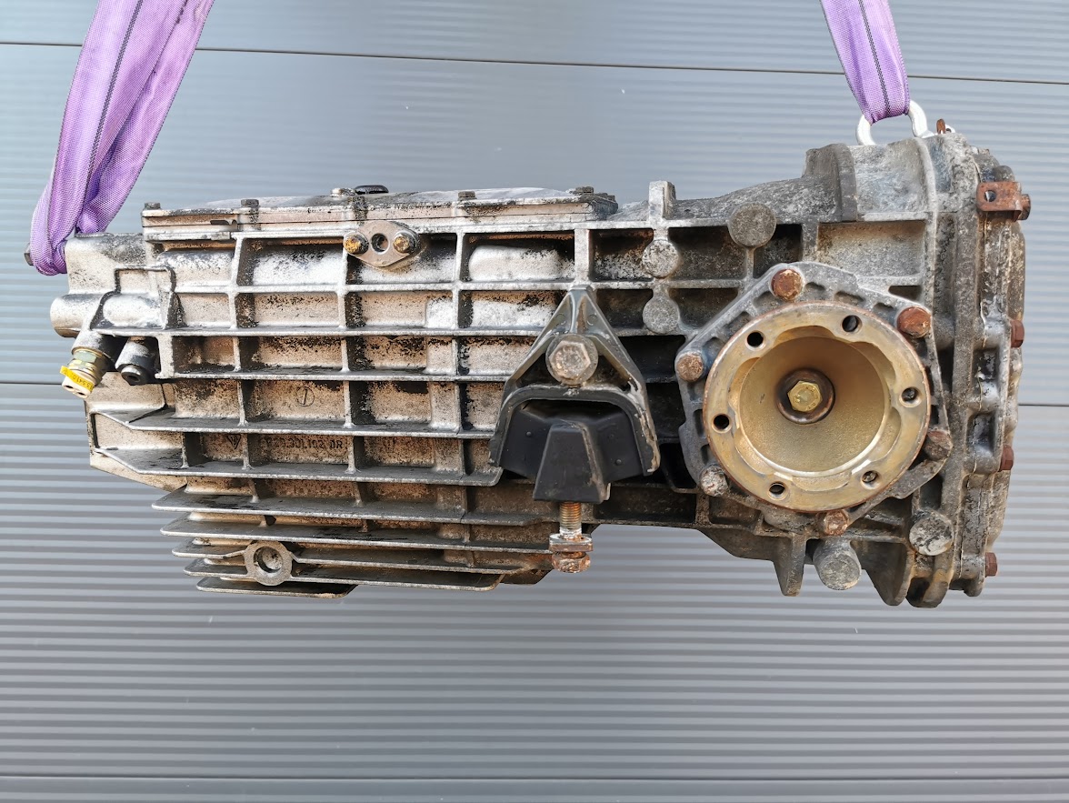 BOITE DE VITESSE MÉCANIQUE 5 VITESSES TYPE G2812 AVEC AUTOBLOQUANT PORSCHE 928 / 92830001512 / N°6240