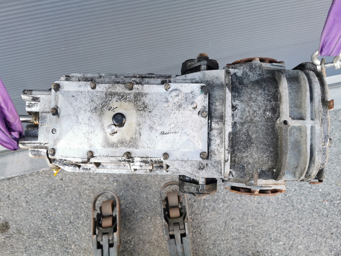 BOITE DE VITESSE MÉCANIQUE 5 VITESSES TYPE G2812 AVEC AUTOBLOQUANT PORSCHE 928 / 92830001512 / N°6240