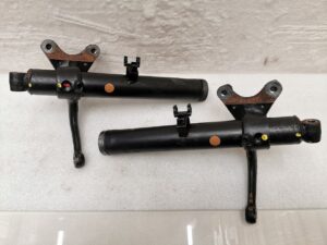 JAMBE D'AMORTISSEUR AVANT PORSCHE 911 3L2 CARRERA / 91134104105 / 91134104205 / N°6234