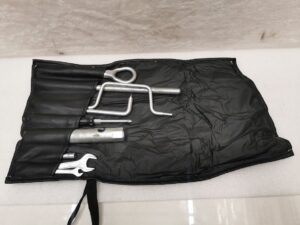 TROUSSE A OUTILS PORSCHE 993 / PCG99372110 / N°6250