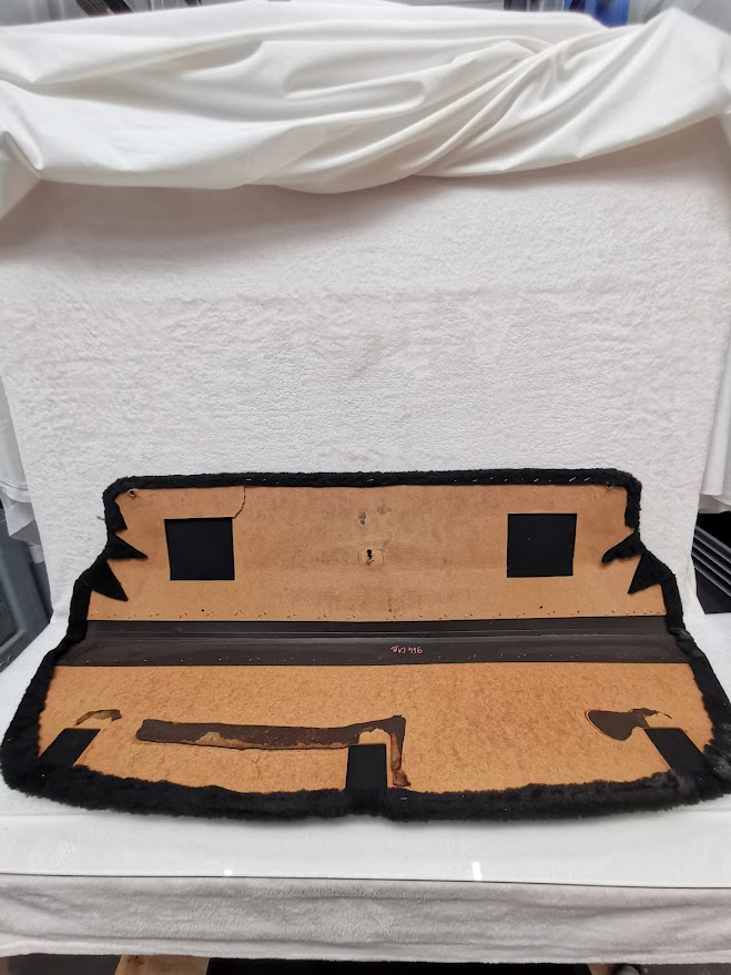 PLAGE ARRIÈRE MOQUETTÉE NOIR PORSCHE 964 CABRIOLET / 964555075615FV / N°6281