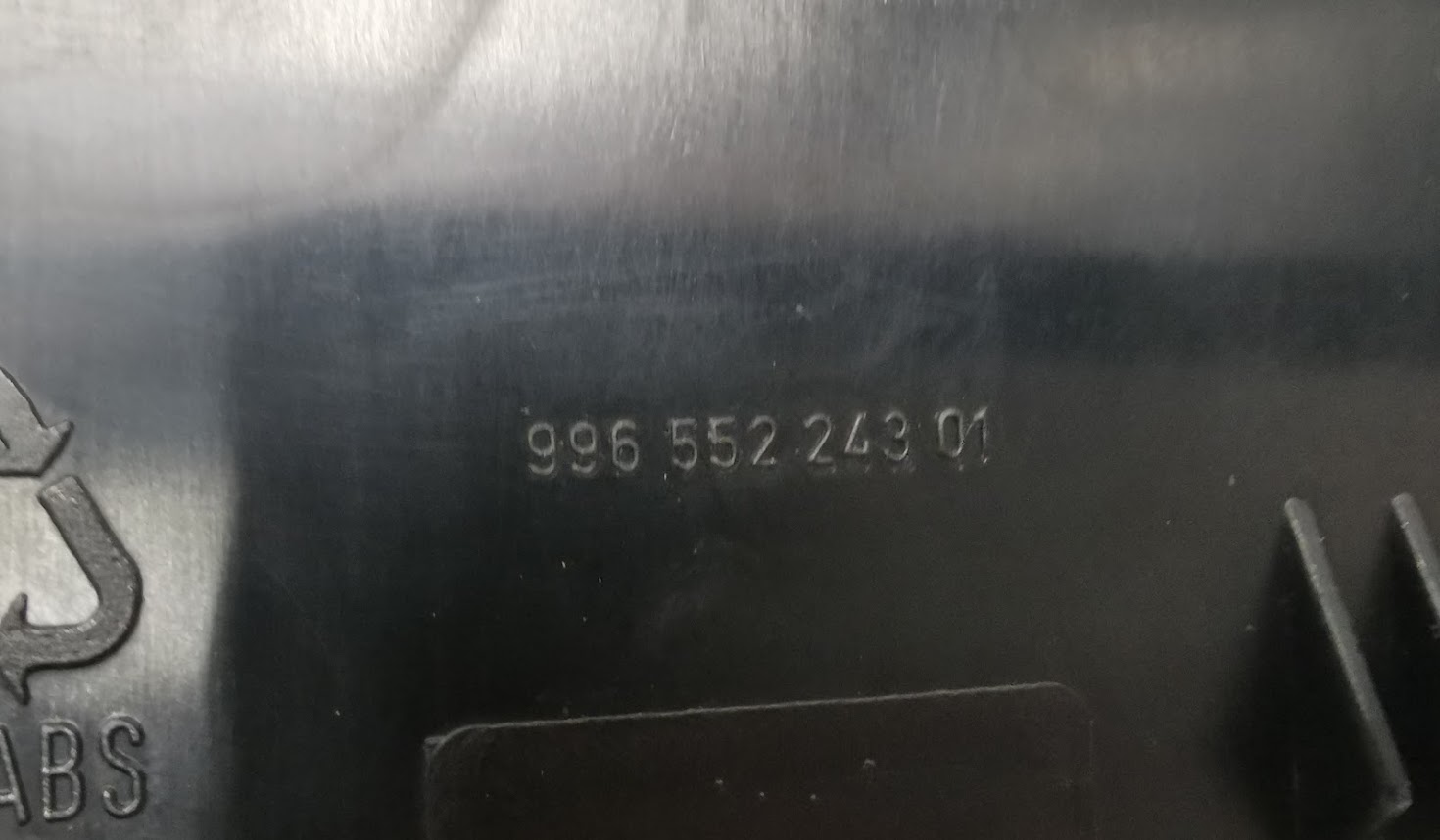 VIDE POCHE CONSOLE CENTRALE SUPÉRIEURE PORSCHE 996 / 9965522430101C / N°6278