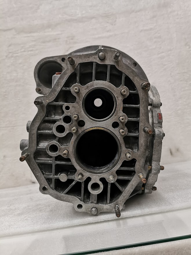 CARTER DE BOÎTE DE VITESSE 915 PORSCHE 911 3L2 / 91530131106 / N°6302