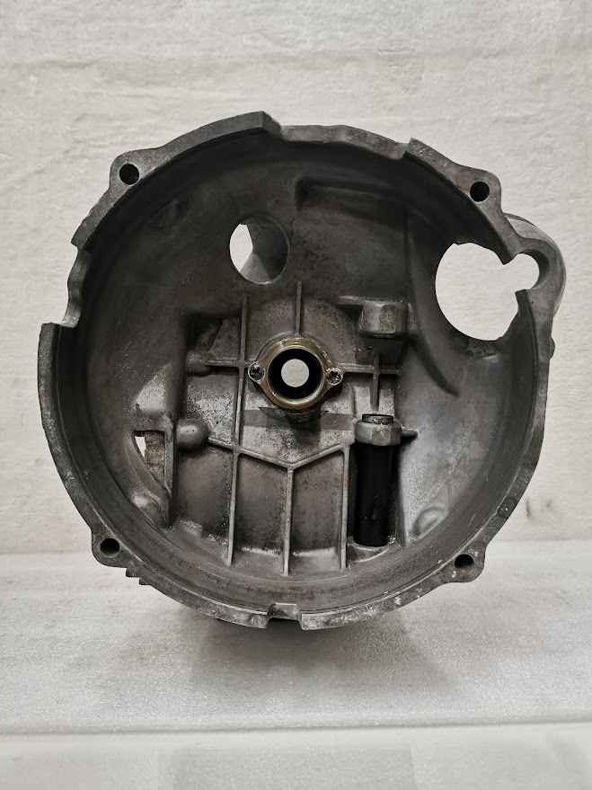 CARTER DE BOÎTE DE VITESSE 915 PORSCHE 911 3L2 / 91530131106 / N°6302