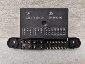 CALCULATEUR PORSCHE 928 / 92861813600 / N°6297