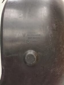 COQUILLE DE PASSAGE DE ROUE PORSCHE 993 / 99350446103 / N°6307