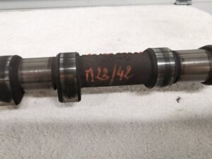 ARBRE A CAMES CYLINDRES 5-8 ECHAPPEMENT M28-42 PORSCHE 928 / 92810527400 / N°6325