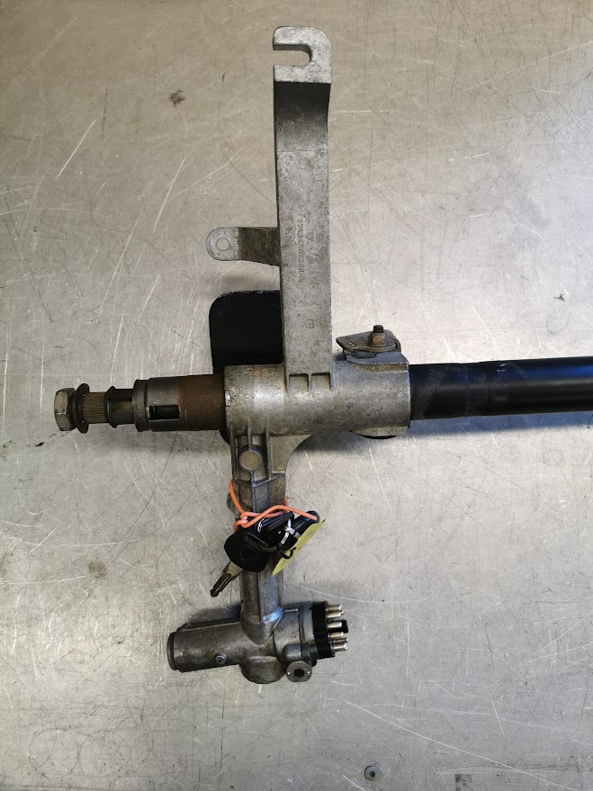 ANTIVOL DE DIRECTION AVEC COLONNE DE DIRECTION COMPLÈTE PORSCHE 928 S4 / 92834790302 / N°6328