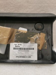 SUPPORT DE PLAQUE DE POLICE PORSCHE CAYENNE 92A / 958701105169B9 / N°6346