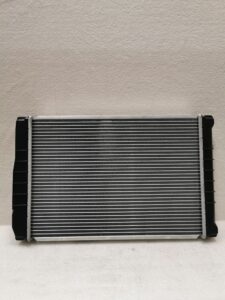 REFROIDISSEUR RÉFRIGÉRANT À EAU PORSCHE 944 / 95110603107 / N°6360