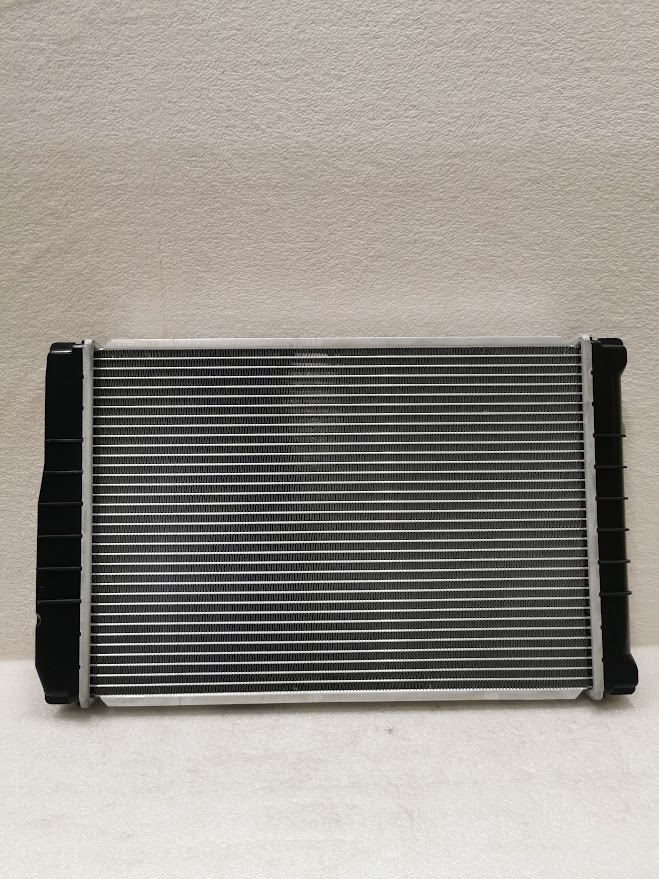 REFROIDISSEUR RÉFRIGÉRANT À EAU PORSCHE 944 / 95110603107 / N°6360