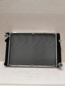 REFROIDISSEUR RÉFRIGÉRANT À EAU PORSCHE 944 / 95110603107 / N°6360